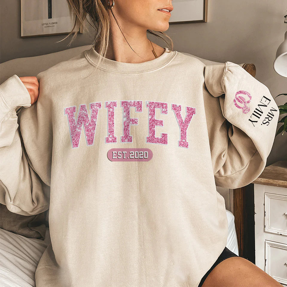 Amemidin | The Est. Legacy Sweatshirt: Personalized Timelessness for Couples